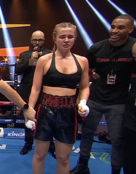 danielle hemsey celebration|Boxer Daniella Hemsley celebrates win by flashing crowd